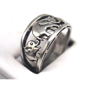 Three Little Elephants • Mother & Babies Ring • 1 CM Wide Band • Size 6 • 925
